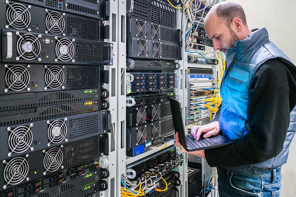 KI-Plattform im Serverschrank KI-Plattform im Serverschrank